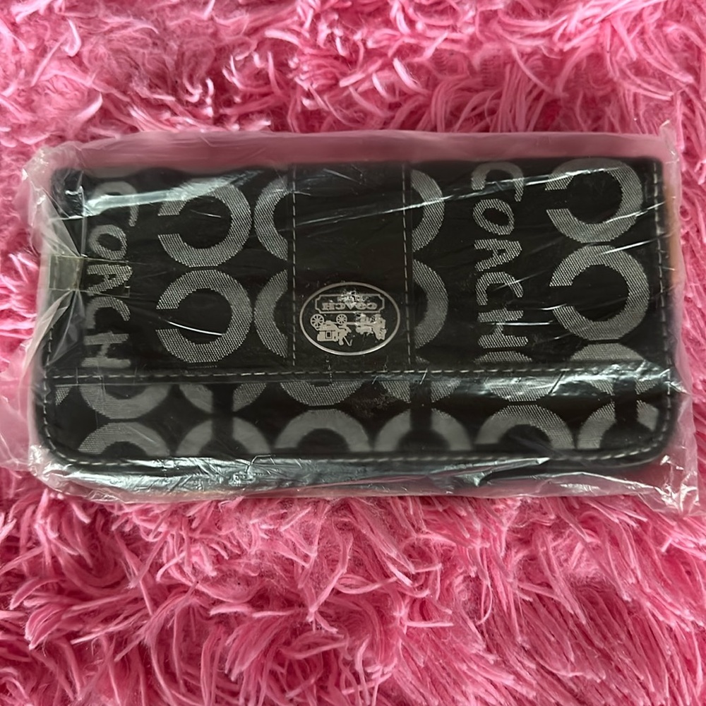 EUC Coach zipper clutch wallet 8x4